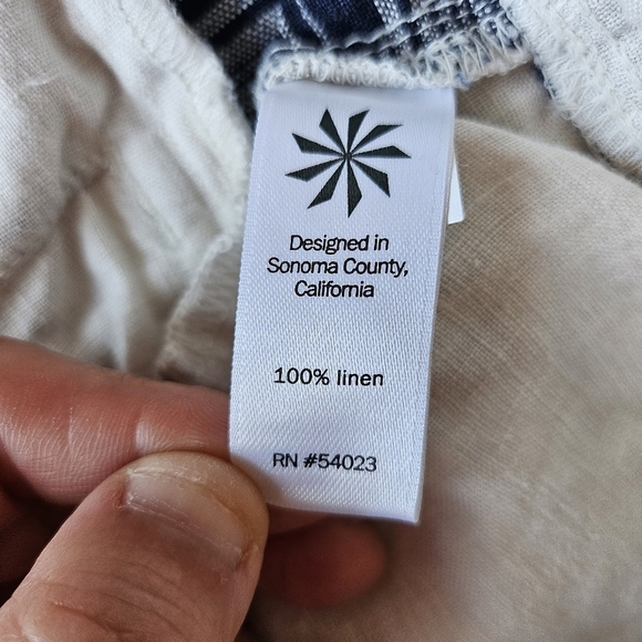 EUC Athleta Jacquard Sandbar Shortie Size 12 100% linen Navy White Stripe - Picture 12 of 13